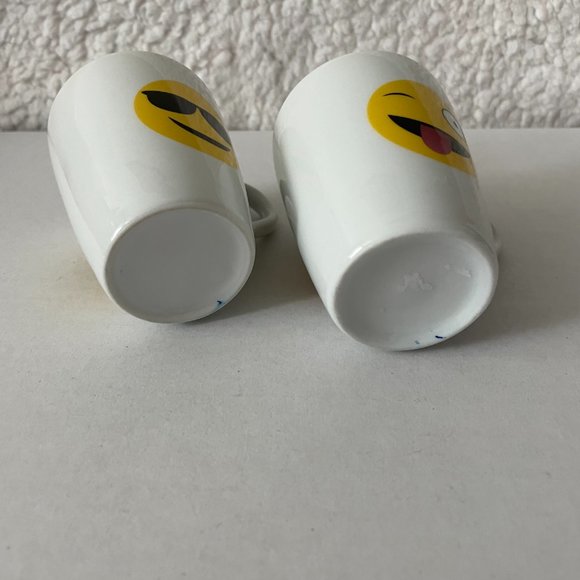 Set of 2 Porcelain Demitasse Emoji Cups like new - Picture 3 of 5